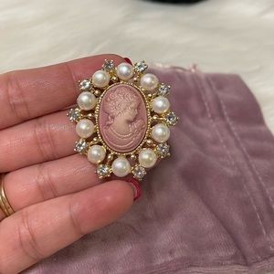 Cameo Brooch with Real Freshwater Pearls (New)